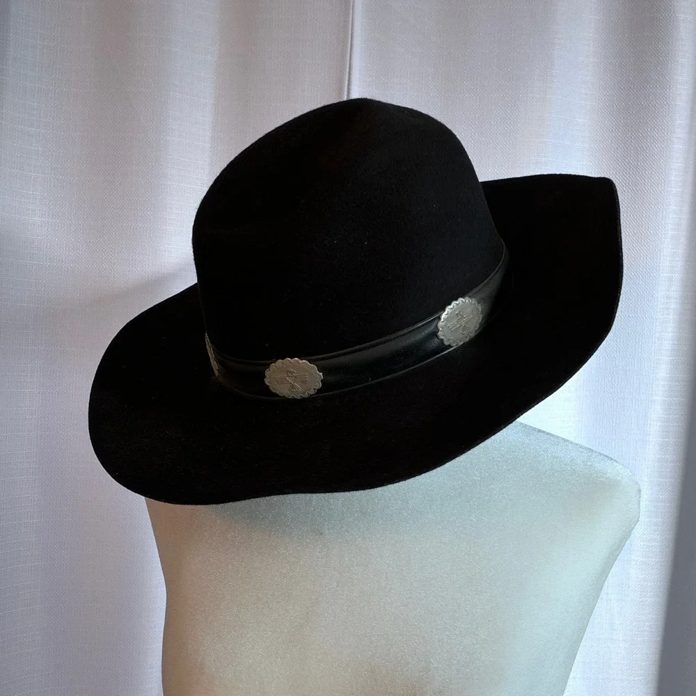 Madhatters gunslinger cowboy